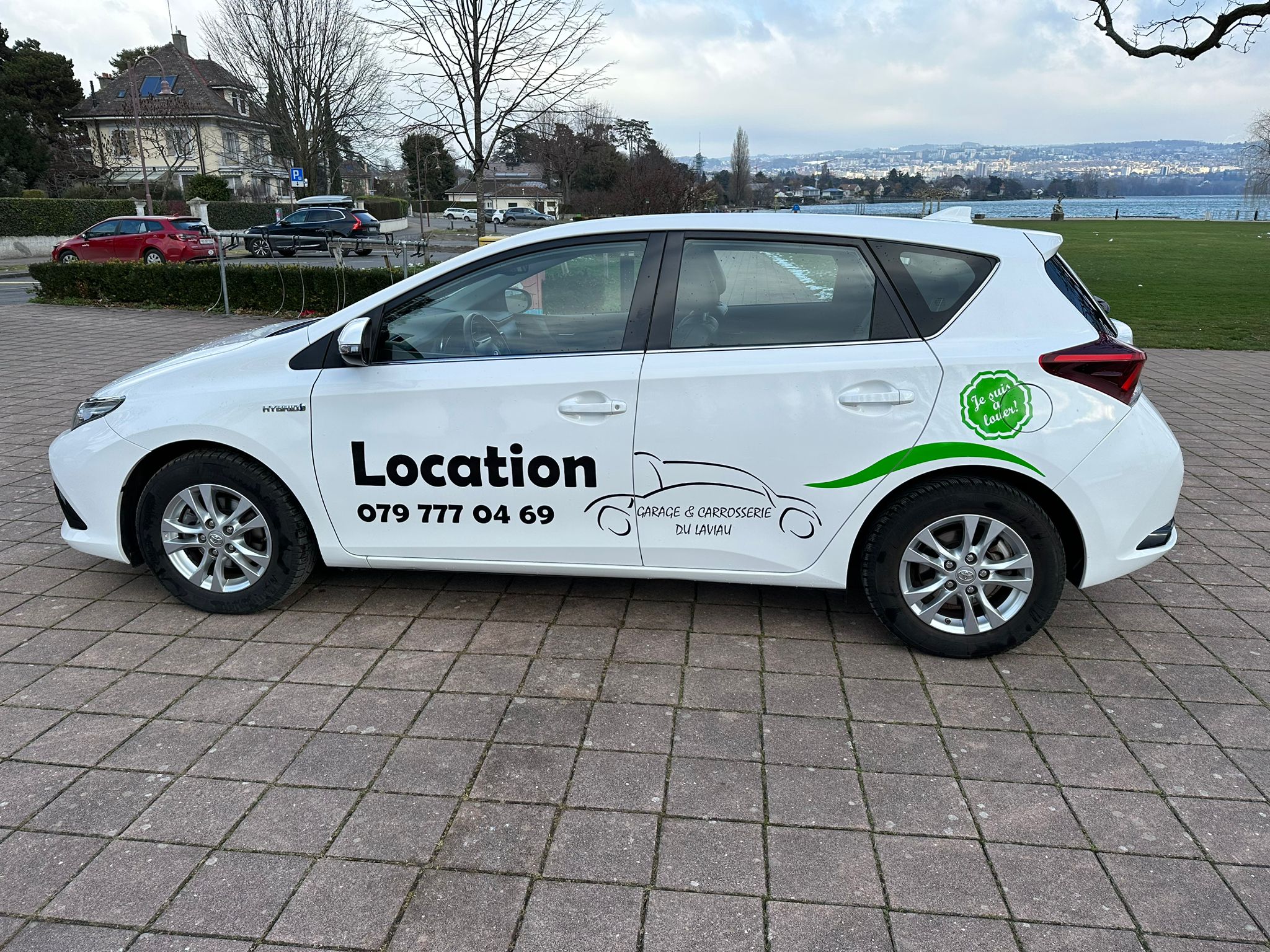 Toyota Auris 1.8 hybrid 2016 vue extérieure