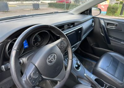 Toyota Auris 1.8 hybrid intérieur